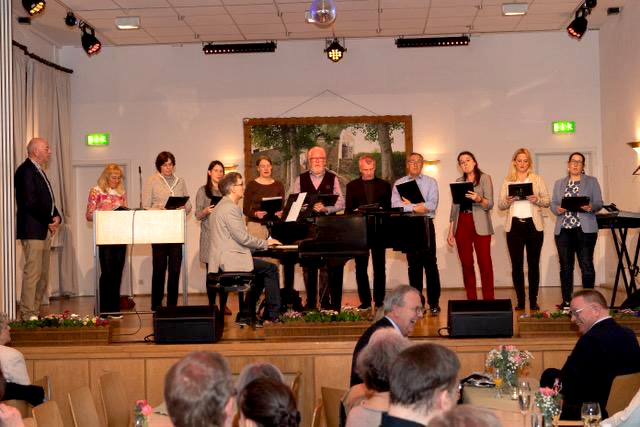 Ständchen zum Geburtstag des Bezirksbürgermeisters Christoph Schada